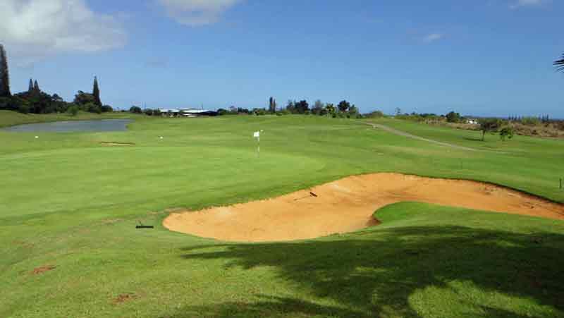 Puakea Golf Course 10th green with clubhouse in background