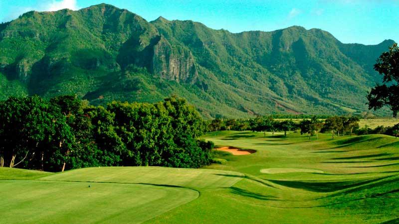 Puakea back nine with amazing mountain in background