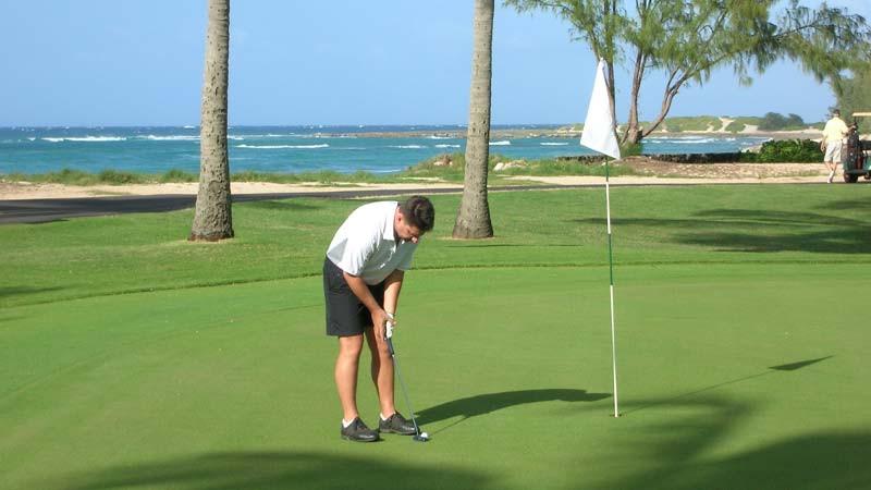 Turtle Bay Fazio 11th green putting out for birdie