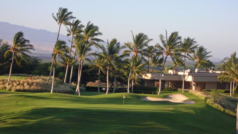 Hapuna Golf Course 18th green and clubhouse
