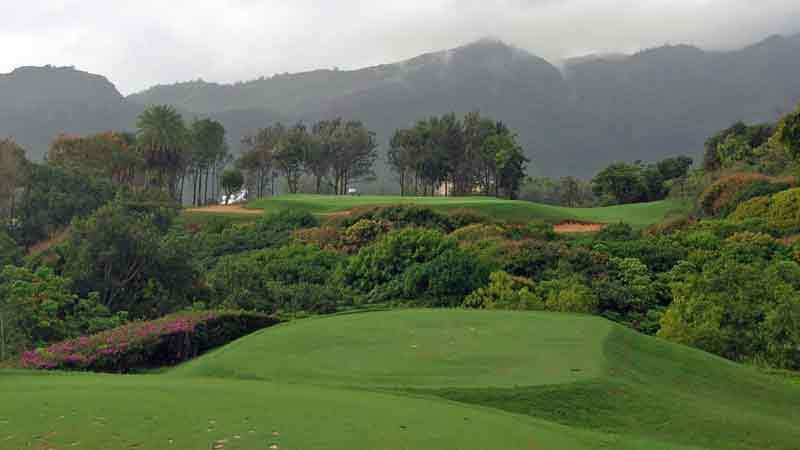 The 5th hole at Hokuala must fly over a jungle below